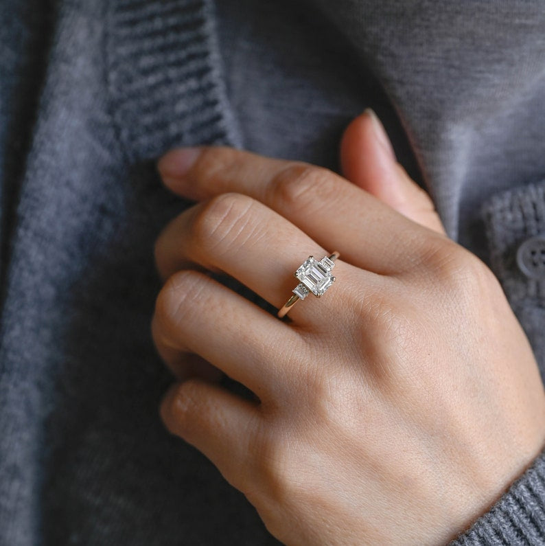 Stunning 1.0 - 2.0 CT Emerald Moissanite Engagement Ring With Cluster Design 6