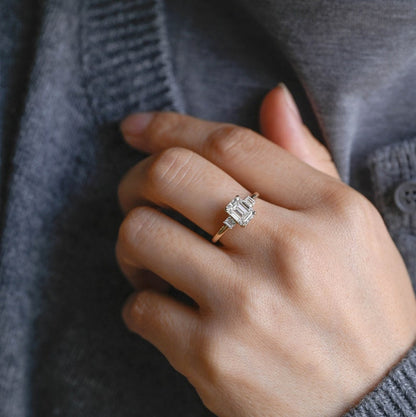 Stunning 1.0 - 2.0 CT Emerald Moissanite Engagement Ring With Cluster Design 6