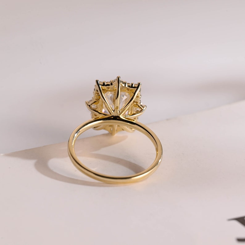 Stunning 1.0 - 2.0 CT Emerald Moissanite Engagement Ring With Halo Design 9