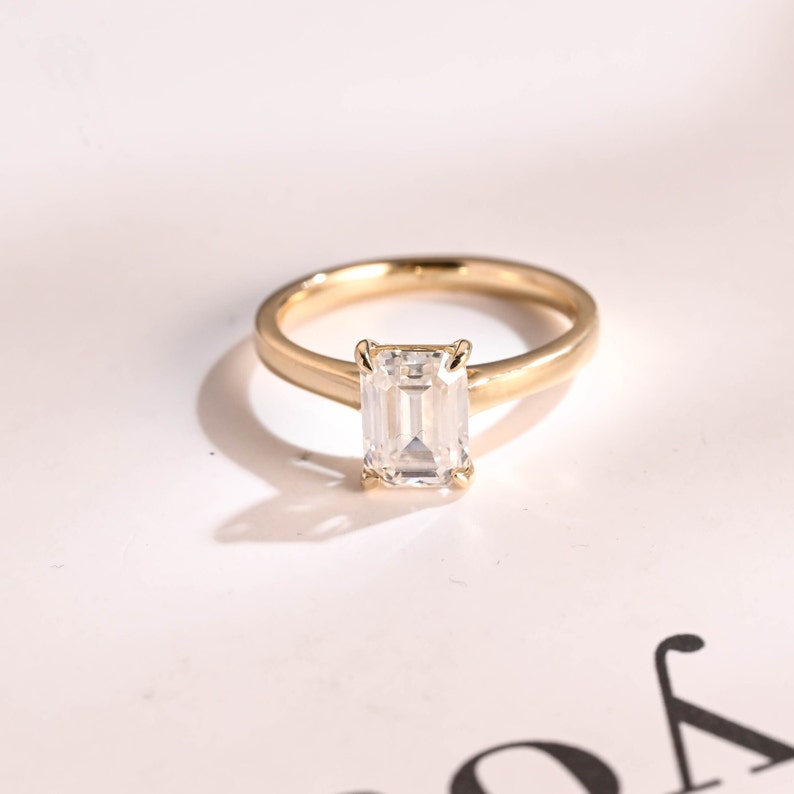 Stunning 1.0 - 2.0 CT Emerald Moissanite Engagement Ring with Solitaire Design 1
