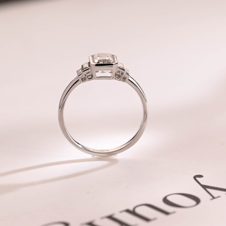 Stunning 1.0 - 2.0 CT Emerald Moissanite Engagement Ring With Cluster & Bezel Design 8