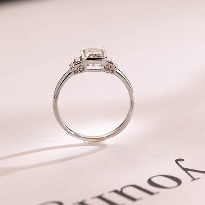 Stunning 1.0 - 2.0 CT Emerald Moissanite Engagement Ring With Cluster & Bezel Design 8