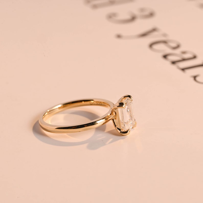 Stunning 1.0 - 2.0 CT Emerald Moissanite Engagement Ring with Solitaire Design 4