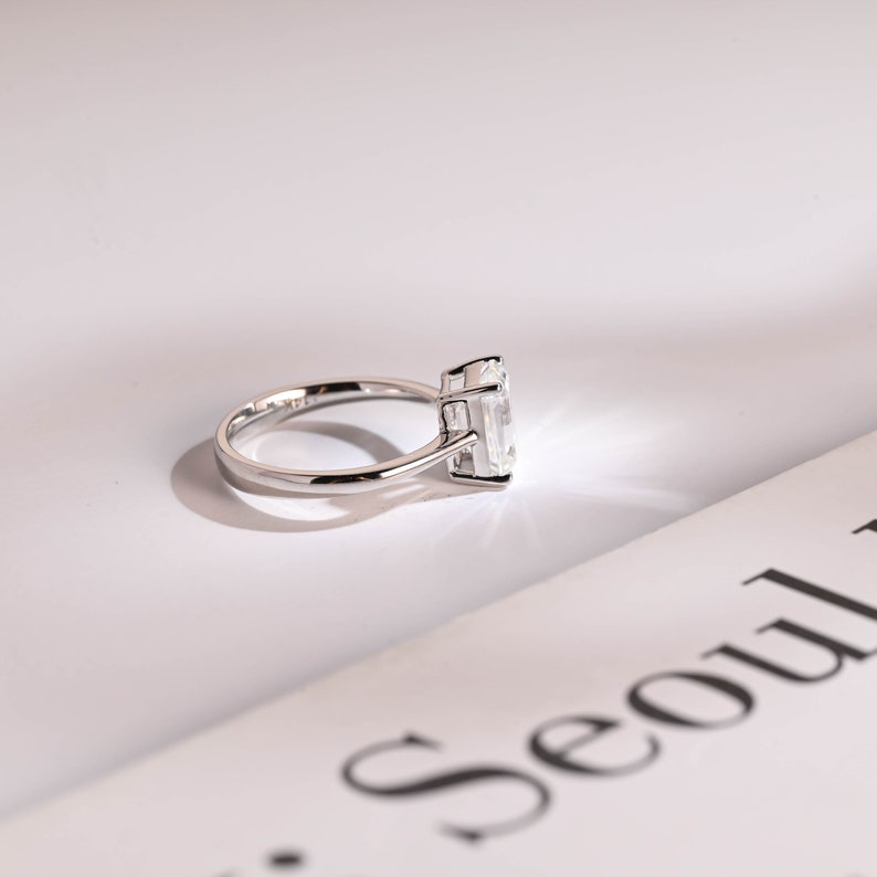 Stunning 1.0 - 2.0 CT Emerald Moissanite Engagement Ring with Solitaire Design 10