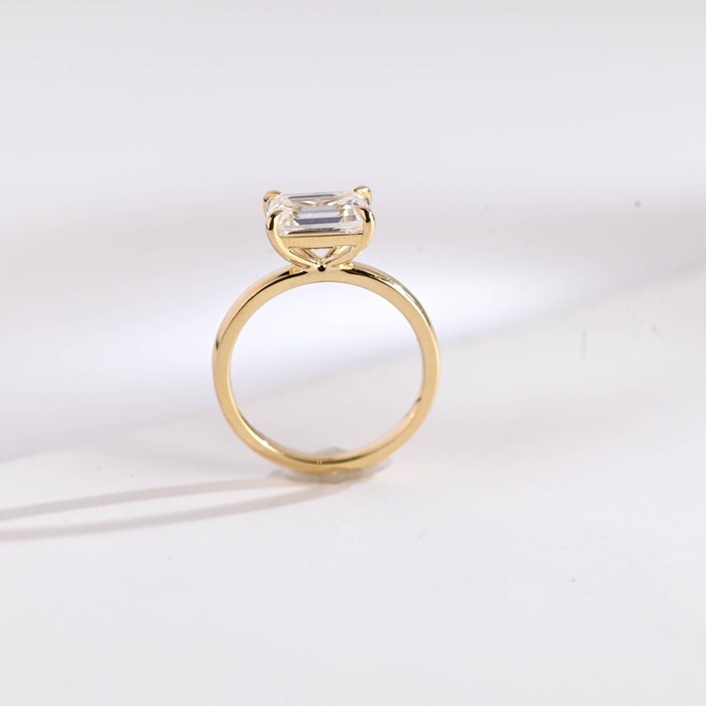 Stunning 1.0 - 2.0 CT Emerald Moissanite Engagement Ring with Solitaire Design 8