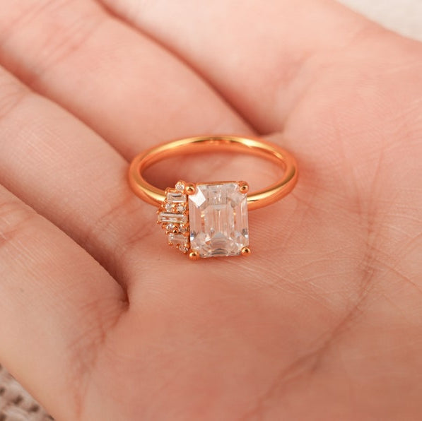 Stunning 1.0 - 2.0 CT Emerald Moissanite Engagement Ring With Cluster Design 5