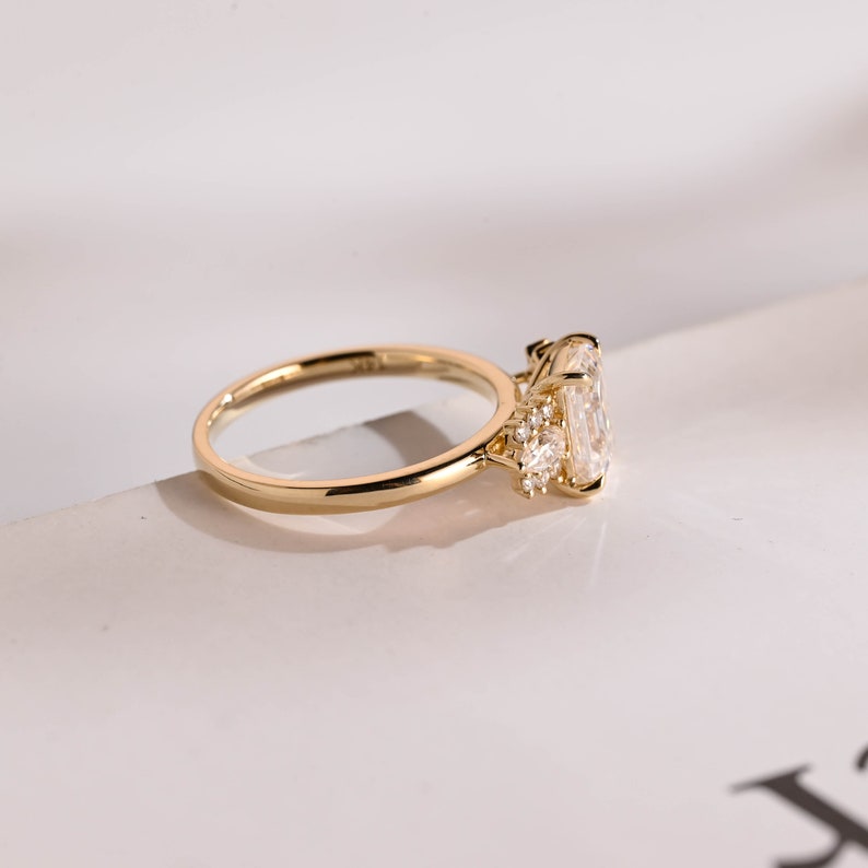 Stunning 1.0 - 2.0 CT Emerald Moissanite Engagement Ring With Cluster Design 3