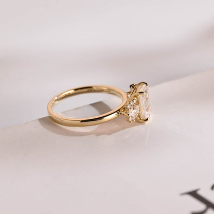 Stunning 1.0 - 2.0 CT Emerald Moissanite Engagement Ring With Cluster Design 3