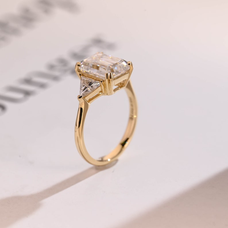 Stunning 1.0 - 2.0 CT Emerald Moissanite Engagement Ring with Three Stone Design 8