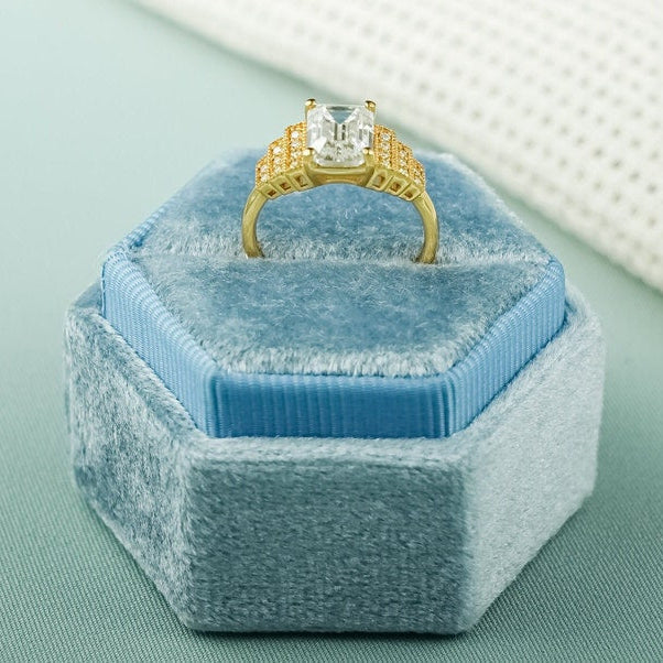 Stunning 1.0 - 2.0 CT Emerald Moissanite Engagement Ring With Cluster Design 5