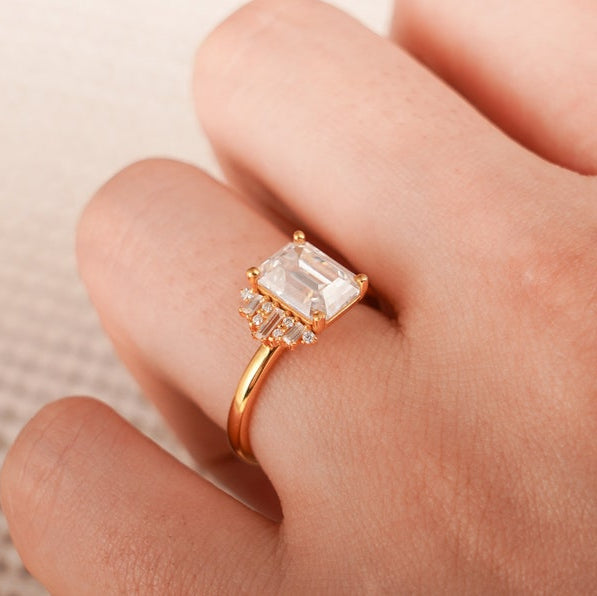 Stunning 1.0 - 2.0 CT Emerald Moissanite Engagement Ring With Cluster Design 8