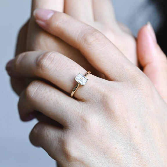 Stunning 1.0 - 2.0 CT Emerald Moissanite Engagement Ring with Solitaire Design 2