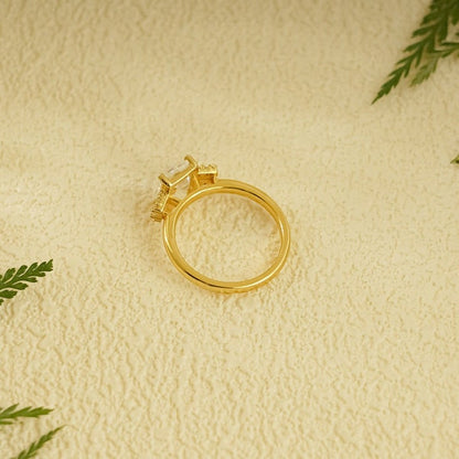 Stunning 1.0 - 2.0 CT Emerald Moissanite Engagement Ring With Cluster Design 3