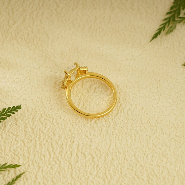 Stunning 1.0 - 2.0 CT Emerald Moissanite Engagement Ring With Cluster Design 3