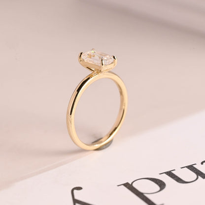 Stunning 1.0 - 2.0 CT Emerald Moissanite Engagement Ring with Solitaire Design 5