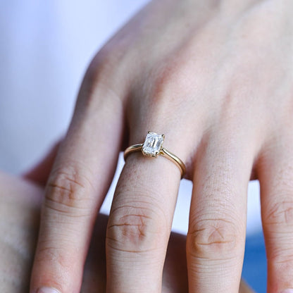 Stunning 1.0 - 2.0 CT Emerald Moissanite Engagement Ring with Solitaire Design 7