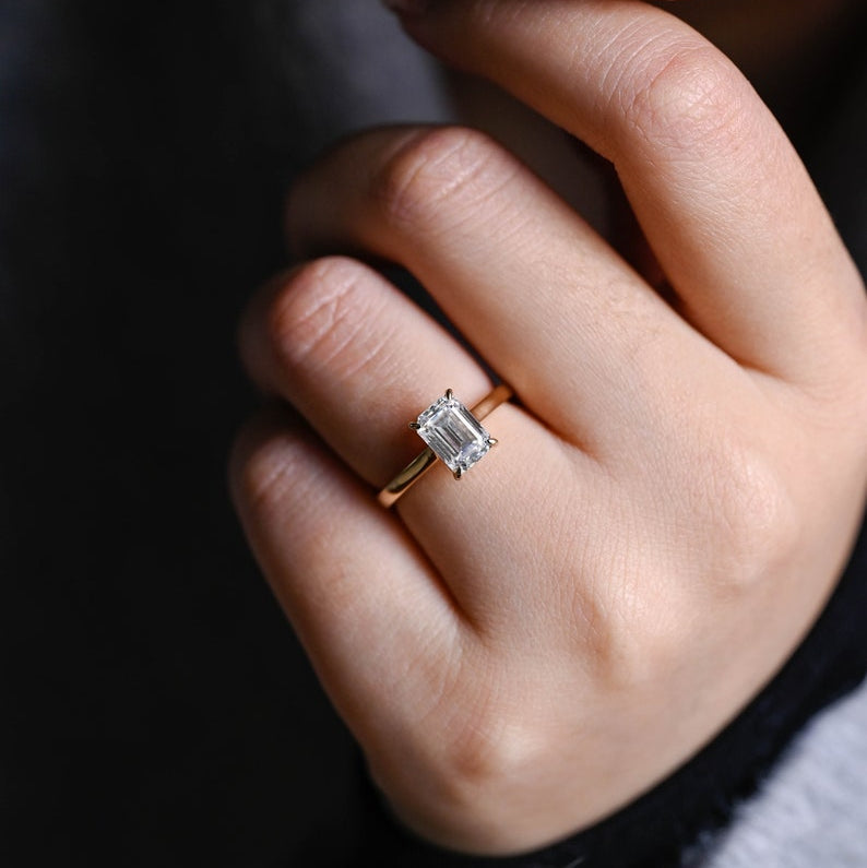 Stunning 1.0 - 2.0 CT Emerald Moissanite Engagement Ring with Solitaire Design 2