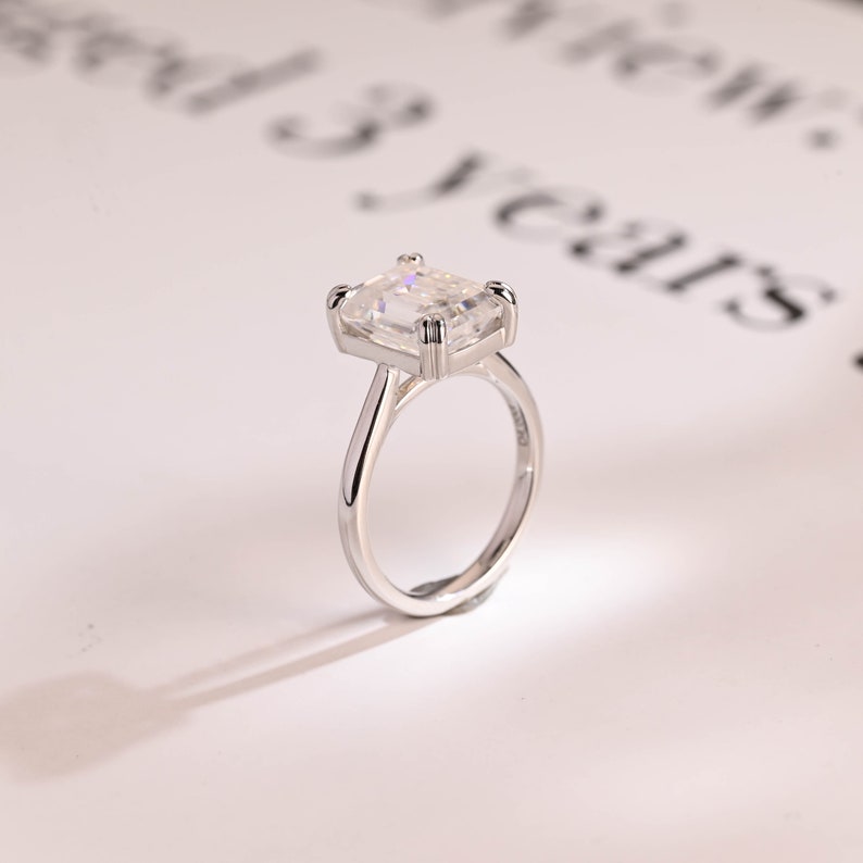 Stunning 1.0 - 2.0 CT Emerald Moissanite Engagement Ring With Cathedral Design 7