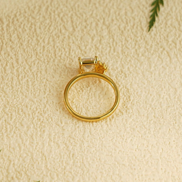 Stunning 1.0 - 2.0 CT Emerald Moissanite Engagement Ring With Cluster Design 9