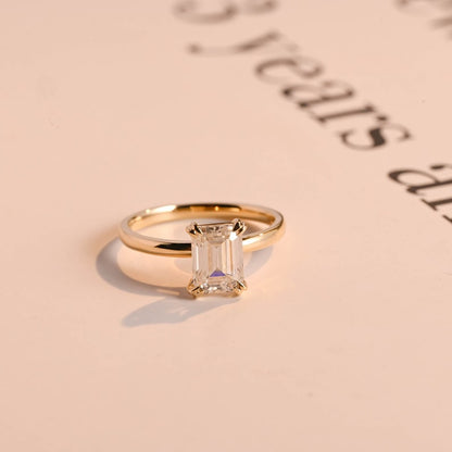 Stunning 1.0 - 2.0 CT Emerald Moissanite Engagement Ring with Solitaire Design 1