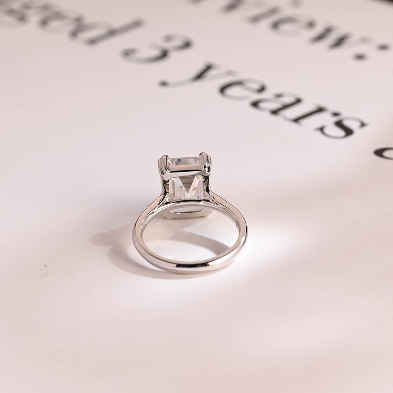 Stunning 1.0 - 2.0 CT Emerald Moissanite Engagement Ring With Cathedral Design 10