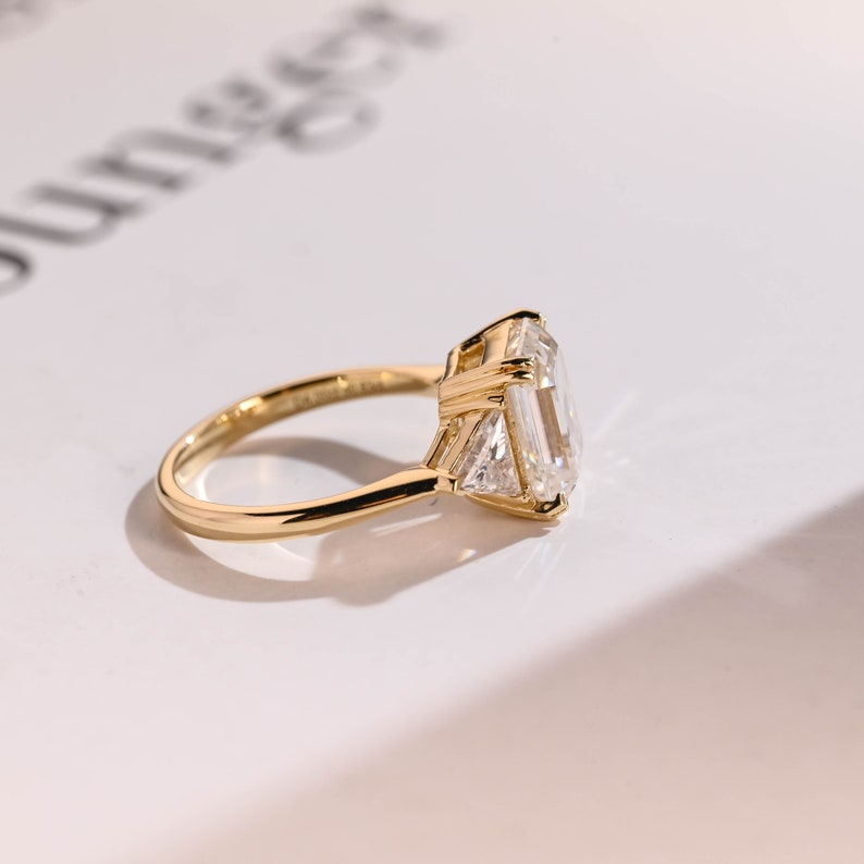 Stunning 1.0 - 2.0 CT Emerald Moissanite Engagement Ring with Three Stone Design 3