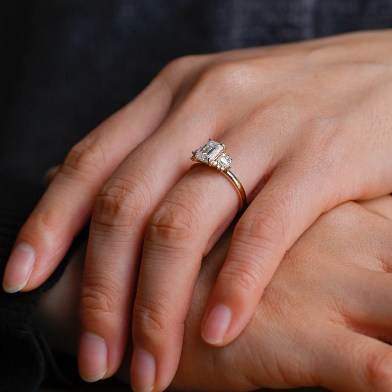 Stunning 1.0 - 2.0 CT Emerald Moissanite Engagement Ring With Cluster Design 4