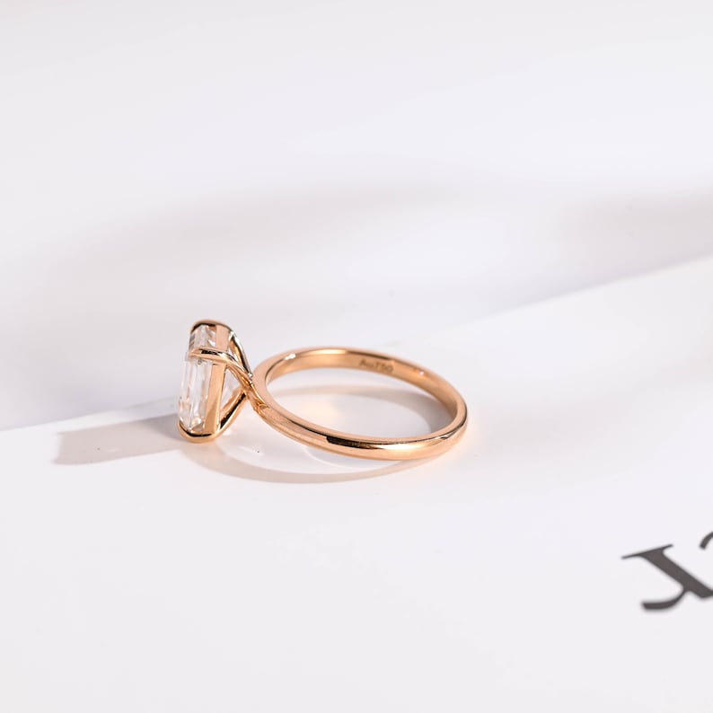 Stunning 1.0 - 2.0 CT Emerald Moissanite Engagement Ring with Solitaire Design 10