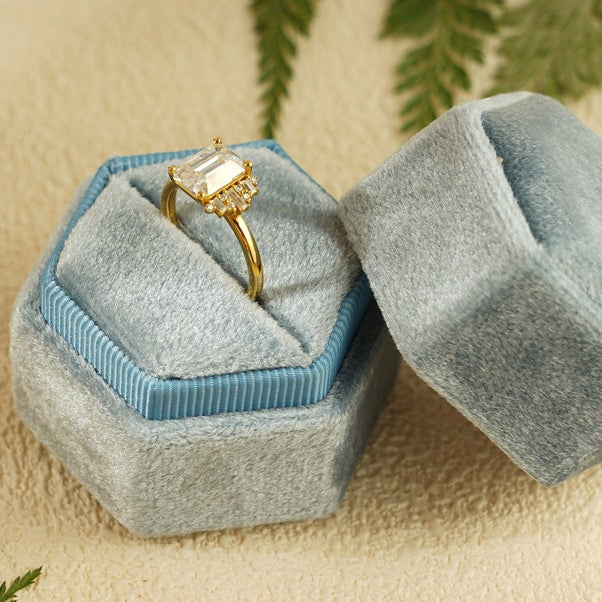 Stunning 1.0 - 2.0 CT Emerald Moissanite Engagement Ring With Cluster Design 7