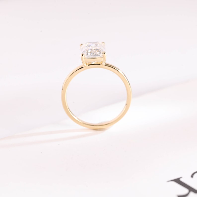 Stunning 1.0 - 2.0 CT Emerald Moissanite Engagement Ring with Solitaire Design 10