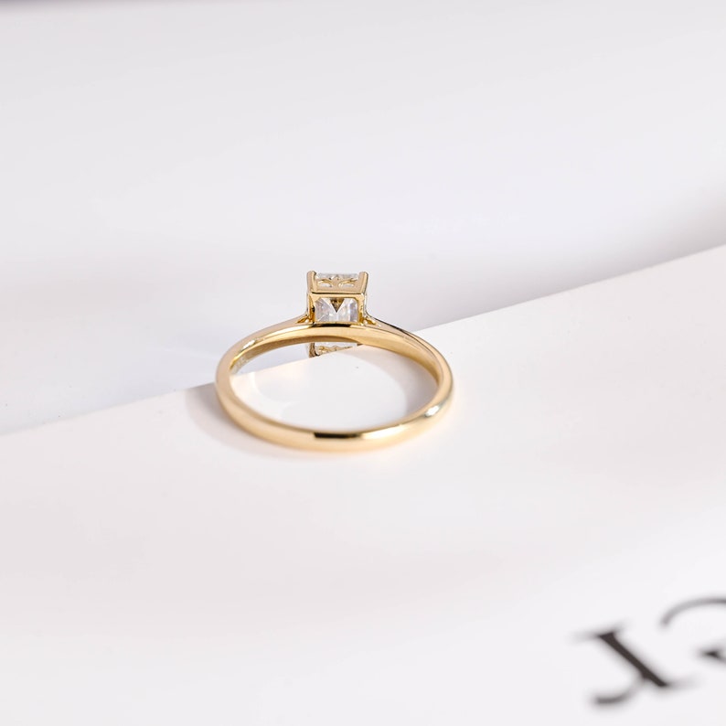 Stunning 1.0 - 2.0 CT Emerald Moissanite Engagement Ring with Solitaire Design 9