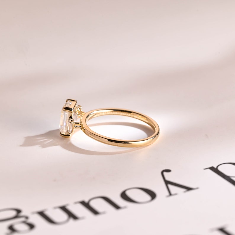 Stunning 1.0 - 2.0 CT Emerald Moissanite Engagement Ring With Cluster Design 10