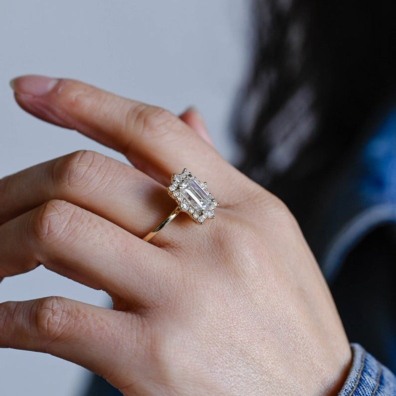 Stunning 1.0 - 2.0 CT Emerald Moissanite Engagement Ring With Halo Design 4