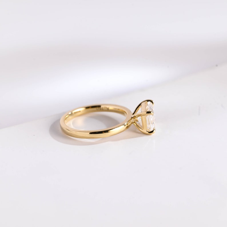 Stunning 1.0 - 2.0 CT Emerald Moissanite Engagement Ring with Solitaire Design 9