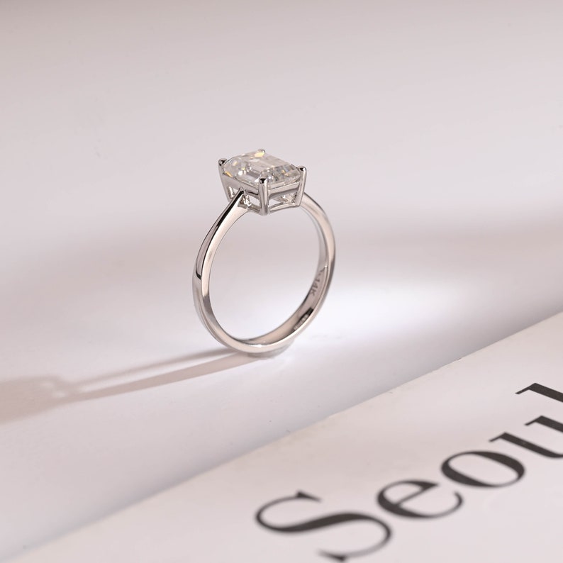 Stunning 1.0 - 2.0 CT Emerald Moissanite Engagement Ring with Solitaire Design 5