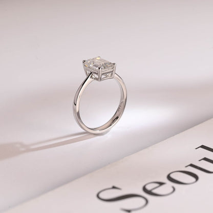 Stunning 1.0 - 2.0 CT Emerald Moissanite Engagement Ring with Solitaire Design 5