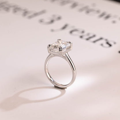 Stunning 1.0 - 2.0 CT Emerald Moissanite Engagement Ring With Cathedral Design 5