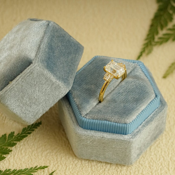 Stunning 1.0 - 2.0 CT Emerald Moissanite Engagement Ring With Cluster Design 8