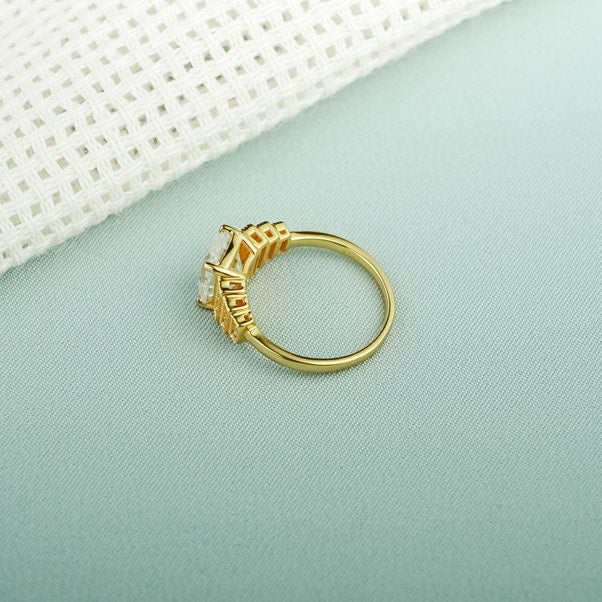 Stunning 1.0 - 2.0 CT Emerald Moissanite Engagement Ring With Cluster Design 7