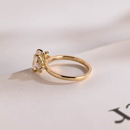 Stunning 1.0 - 2.0 CT Emerald Moissanite Engagement Ring With Cluster Design 9