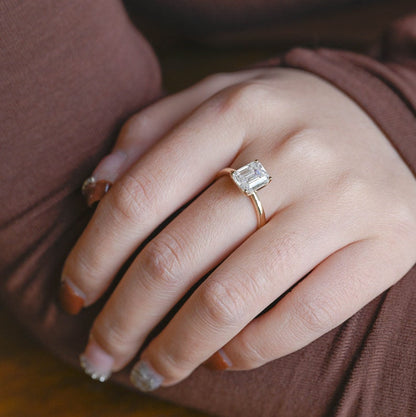 Stunning 1.0 - 2.0 CT Emerald Moissanite Engagement Ring with Solitaire Design 6