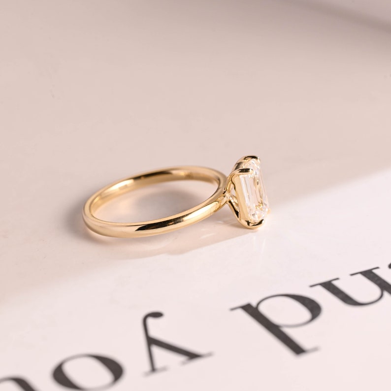 Stunning 1.0 - 2.0 CT Emerald Moissanite Engagement Ring with Solitaire Design 10