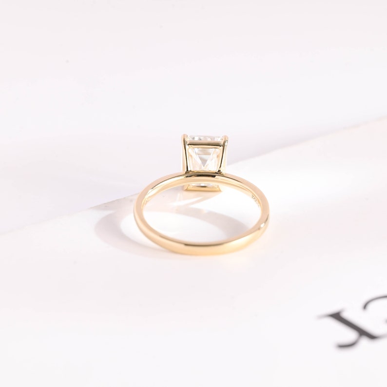 Stunning 1.0 - 2.0 CT Emerald Moissanite Engagement Ring with Solitaire Design 7