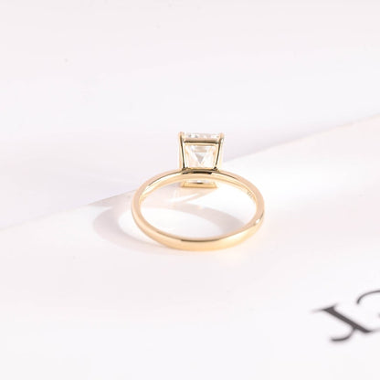 Stunning 1.0 - 2.0 CT Emerald Moissanite Engagement Ring with Solitaire Design 7