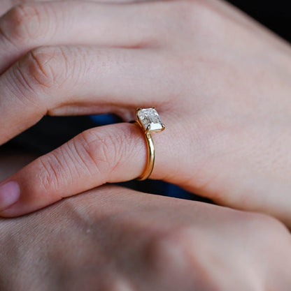 Stunning 1.0 - 2.0 CT Emerald Moissanite Engagement Ring with Solitaire Design 6