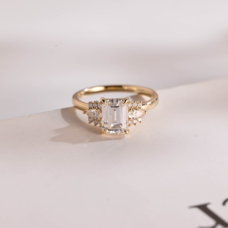 Stunning 1.0 - 2.0 CT Emerald Moissanite Engagement Ring With Cluster Design 1