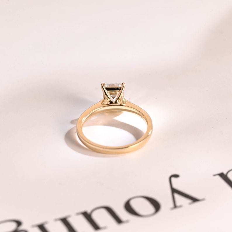 Stunning 1.0 - 2.0 CT Emerald Moissanite Engagement Ring with Solitaire Design 5