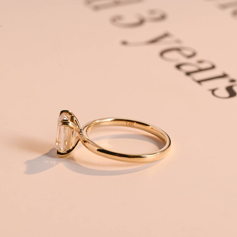 Stunning 1.0 - 2.0 CT Emerald Moissanite Engagement Ring with Solitaire Design 7