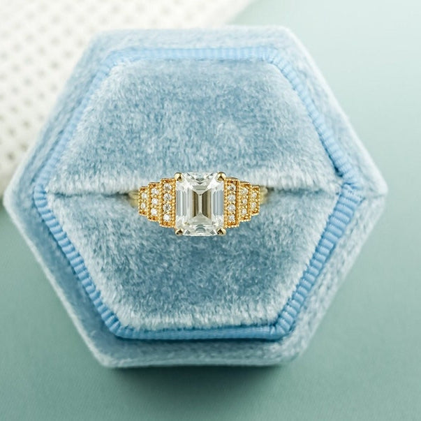 Stunning 1.0 - 2.0 CT Emerald Moissanite Engagement Ring With Cluster Design 1