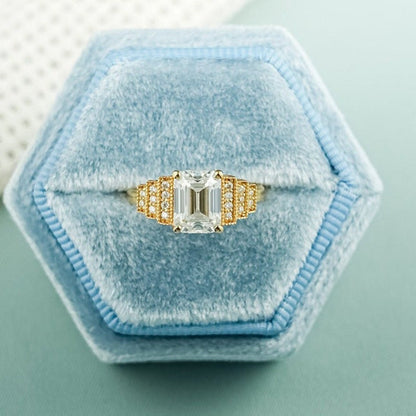 Stunning 1.0 - 2.0 CT Emerald Moissanite Engagement Ring With Cluster Design 1